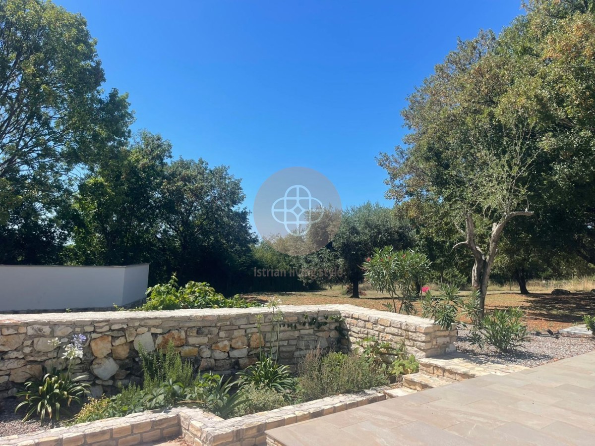 Fantastica proprietà con foresteria e vista lontana Vicino al mare