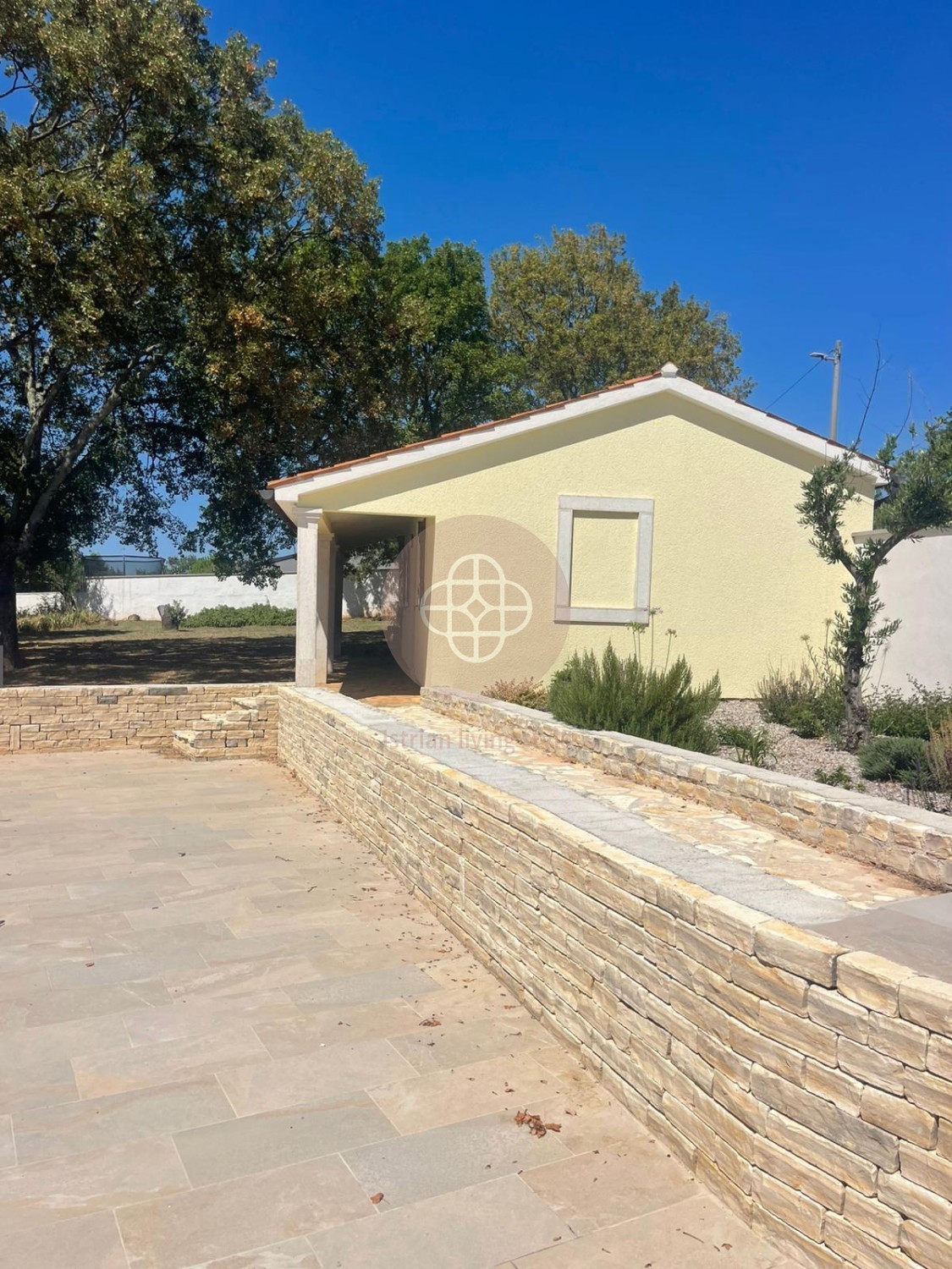 Fantastica proprietà con foresteria e vista lontana Vicino al mare