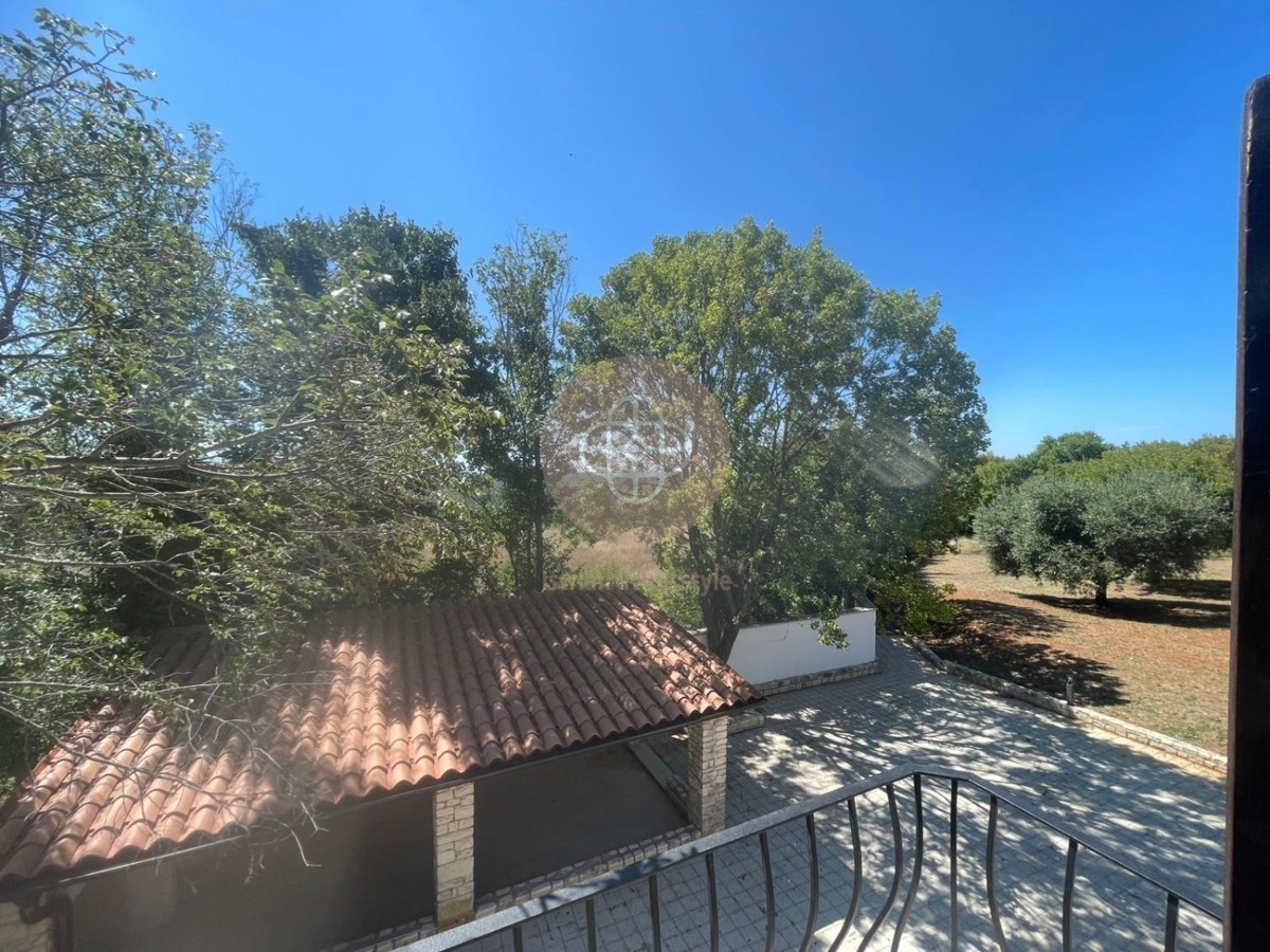 Fantastica proprietà con foresteria e vista lontana Vicino al mare