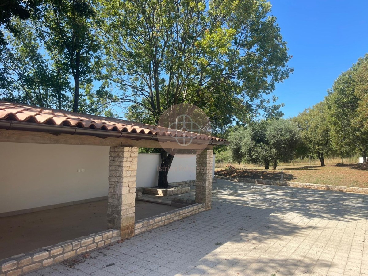 Fantastica proprietà con foresteria e vista lontana Vicino al mare