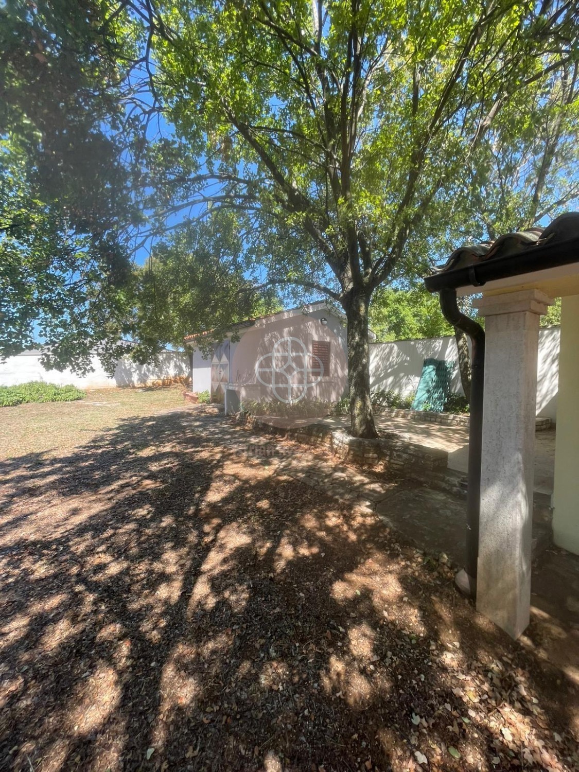 Fantastica proprietà con foresteria e vista lontana Vicino al mare