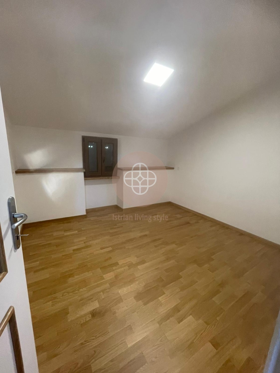 Fantastica proprietà con foresteria e vista lontana Vicino al mare