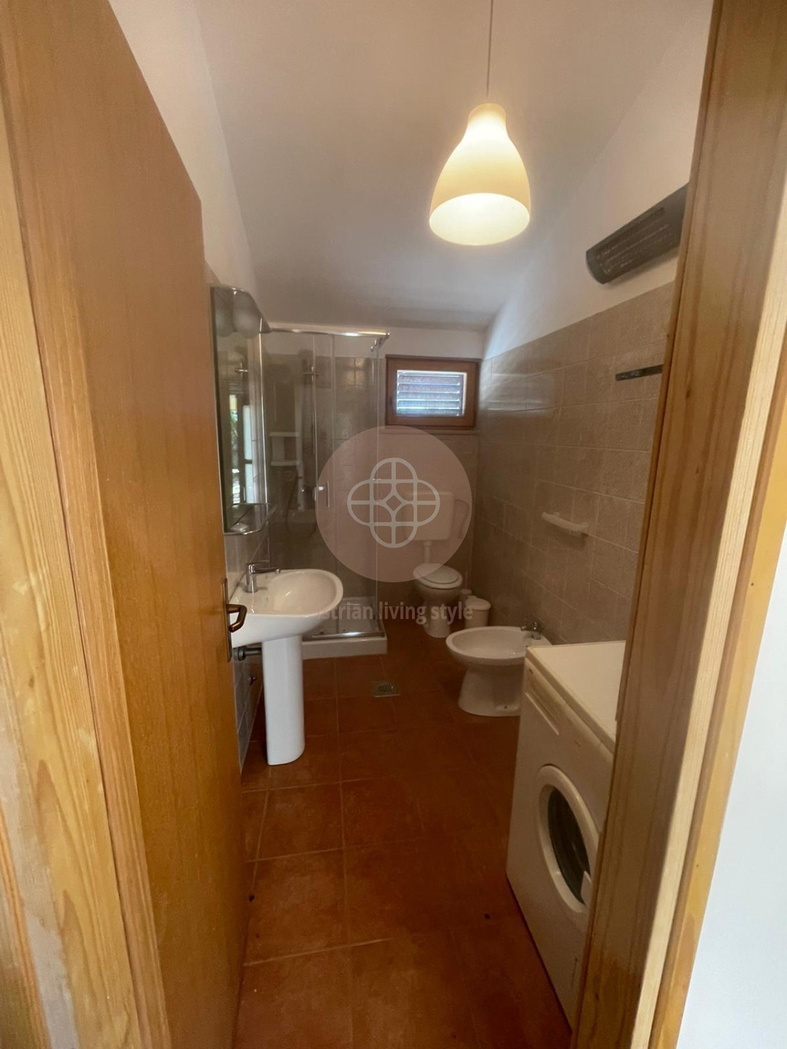 Fantastica proprietà con foresteria e vista lontana Vicino al mare