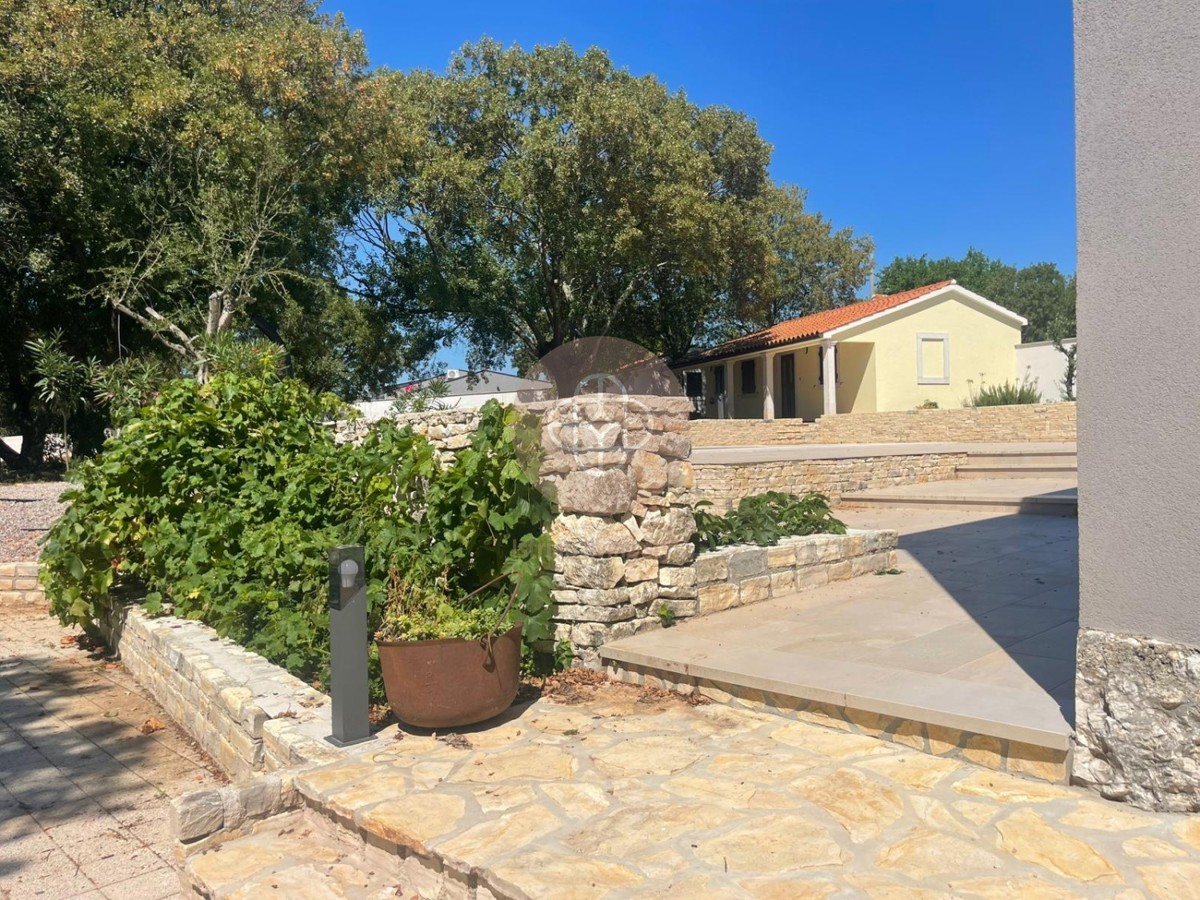 Fantastica proprietà con foresteria e vista lontana Vicino al mare