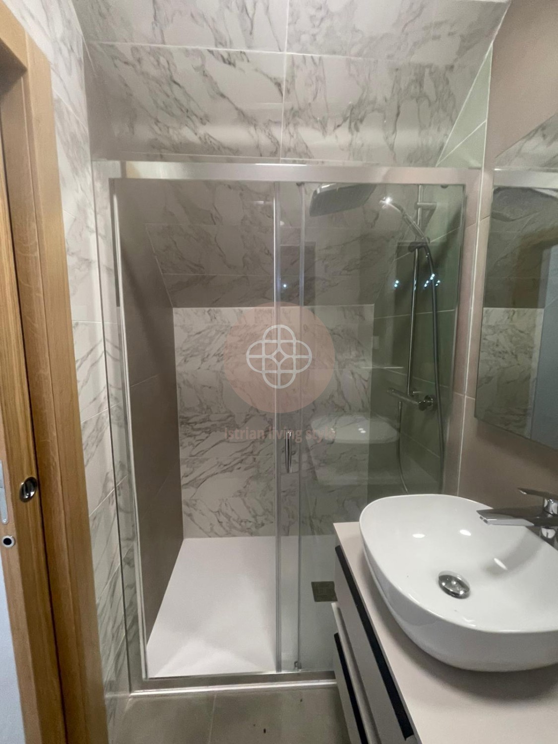 Fantastica proprietà con foresteria e vista lontana Vicino al mare