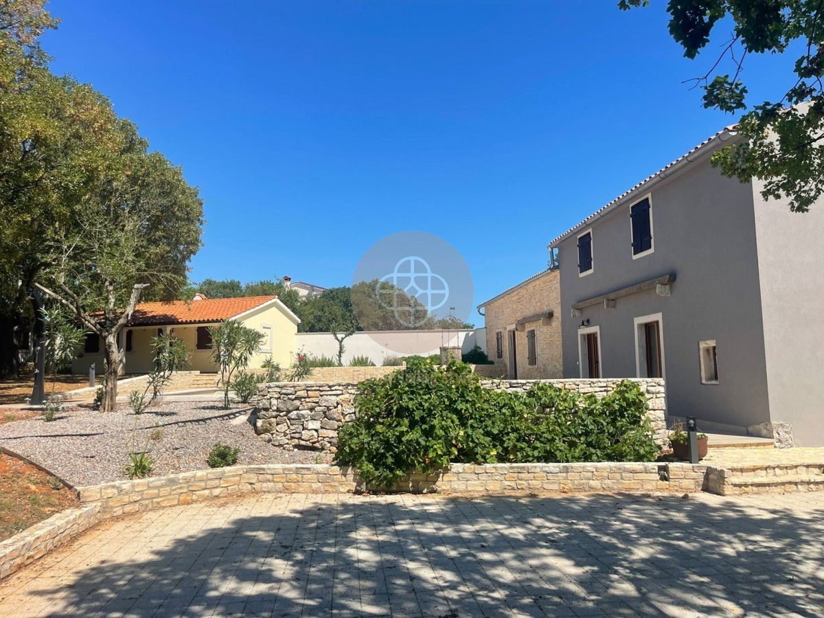 Fantastica proprietà con foresteria e vista lontana Vicino al mare