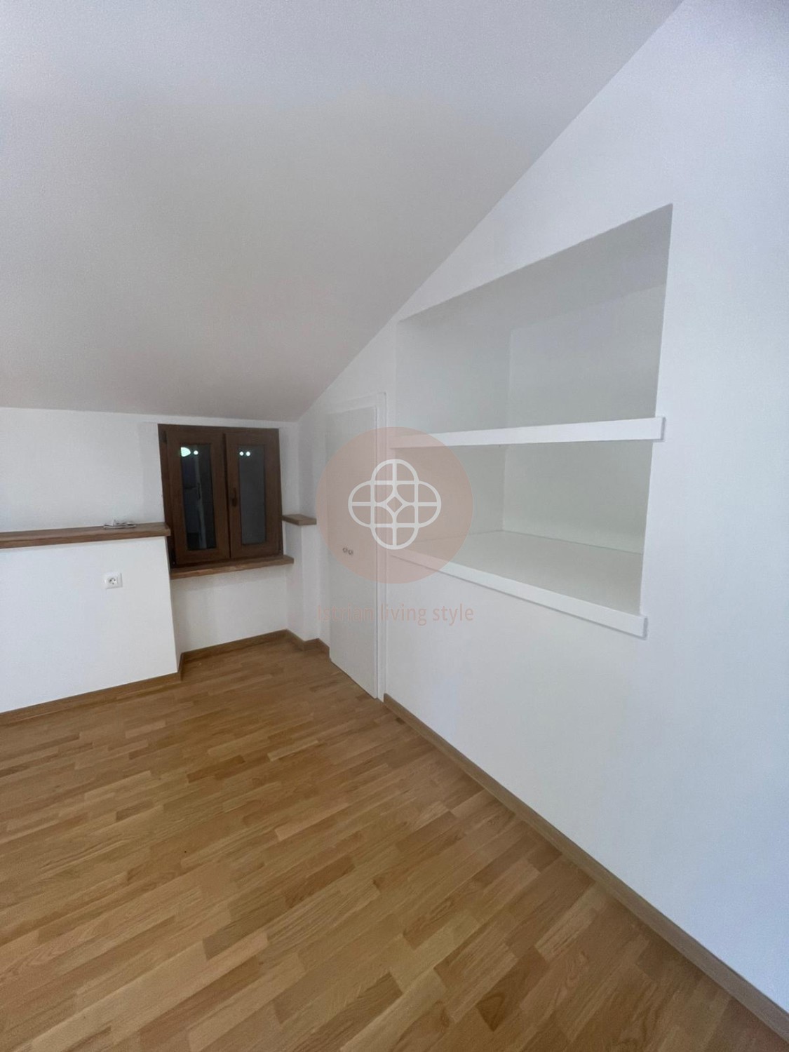 Fantastica proprietà con foresteria e vista lontana Vicino al mare