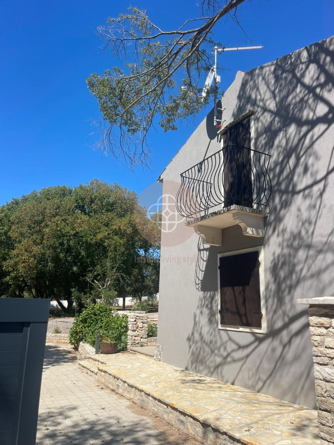 Fantastica proprietà con foresteria e vista lontana Vicino al mare