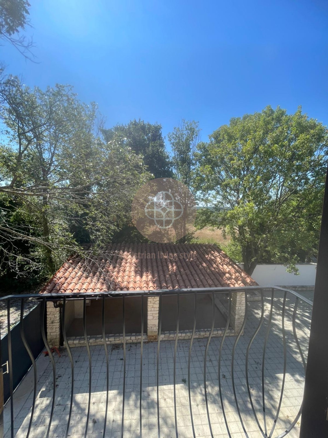 Fantastica proprietà con foresteria e vista lontana Vicino al mare