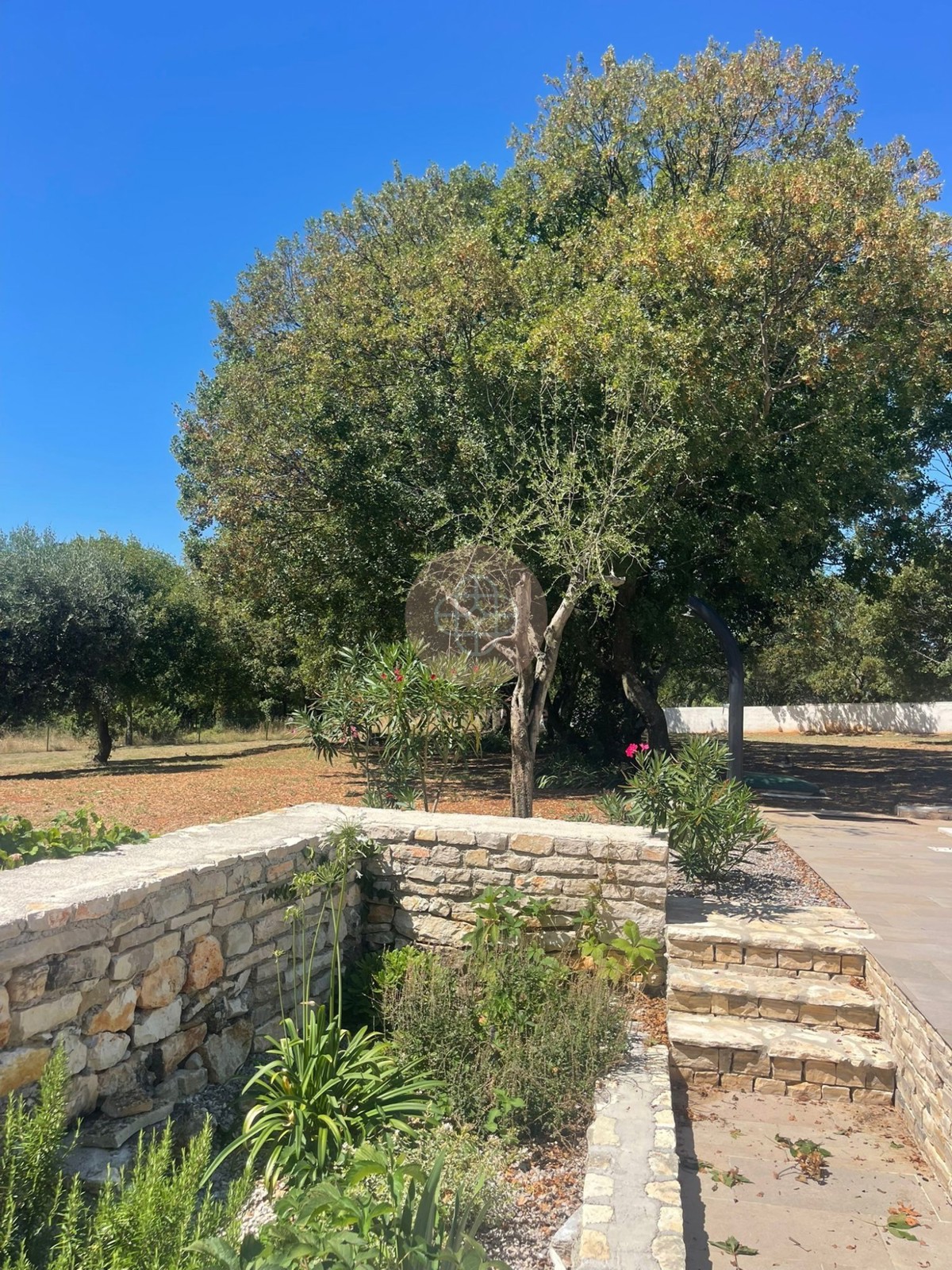Fantastica proprietà con foresteria e vista lontana Vicino al mare