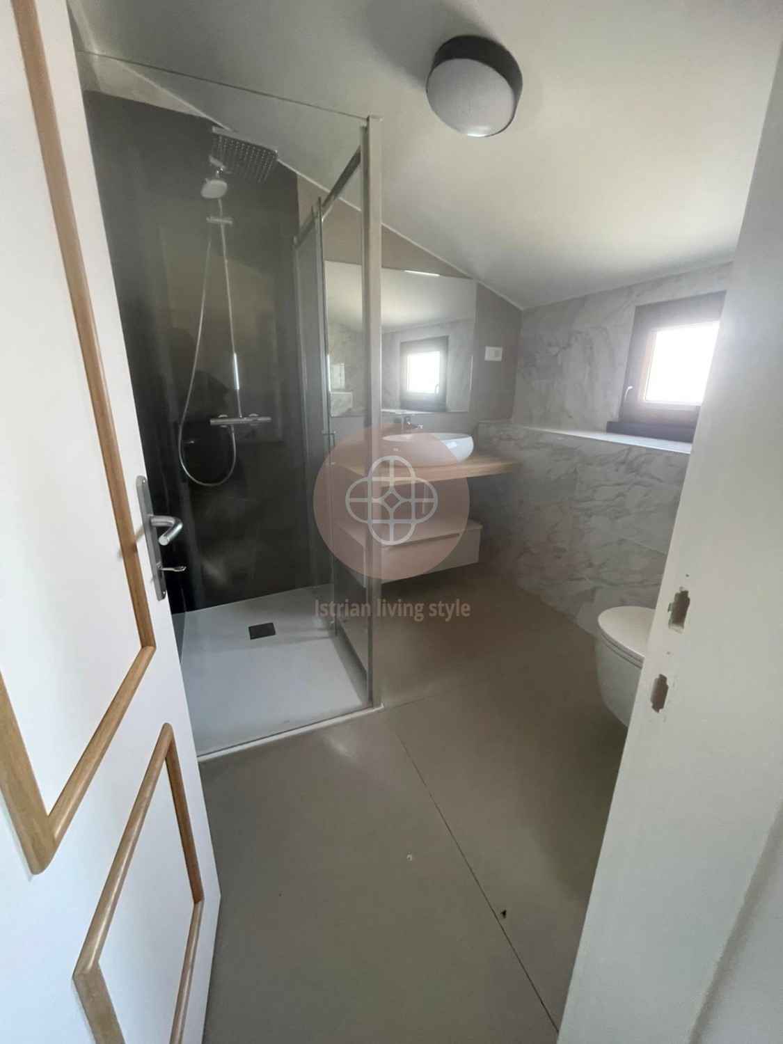 Fantastica proprietà con foresteria e vista lontana Vicino al mare