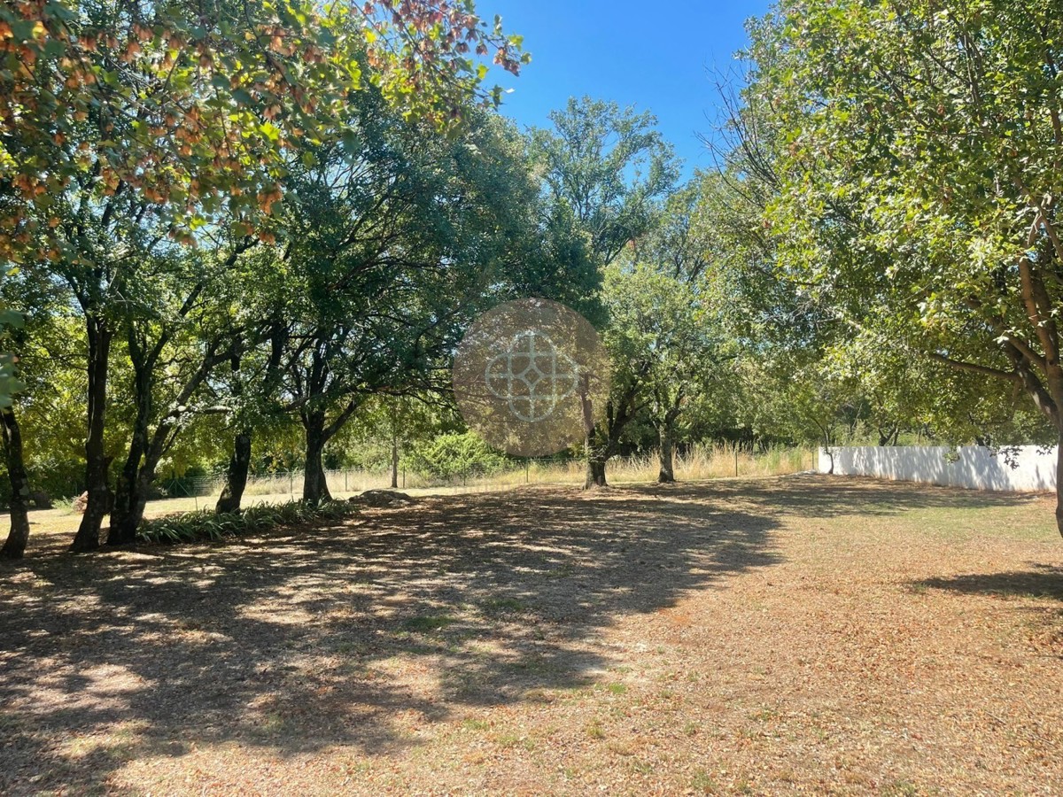 Fantastica proprietà con foresteria e vista lontana Vicino al mare