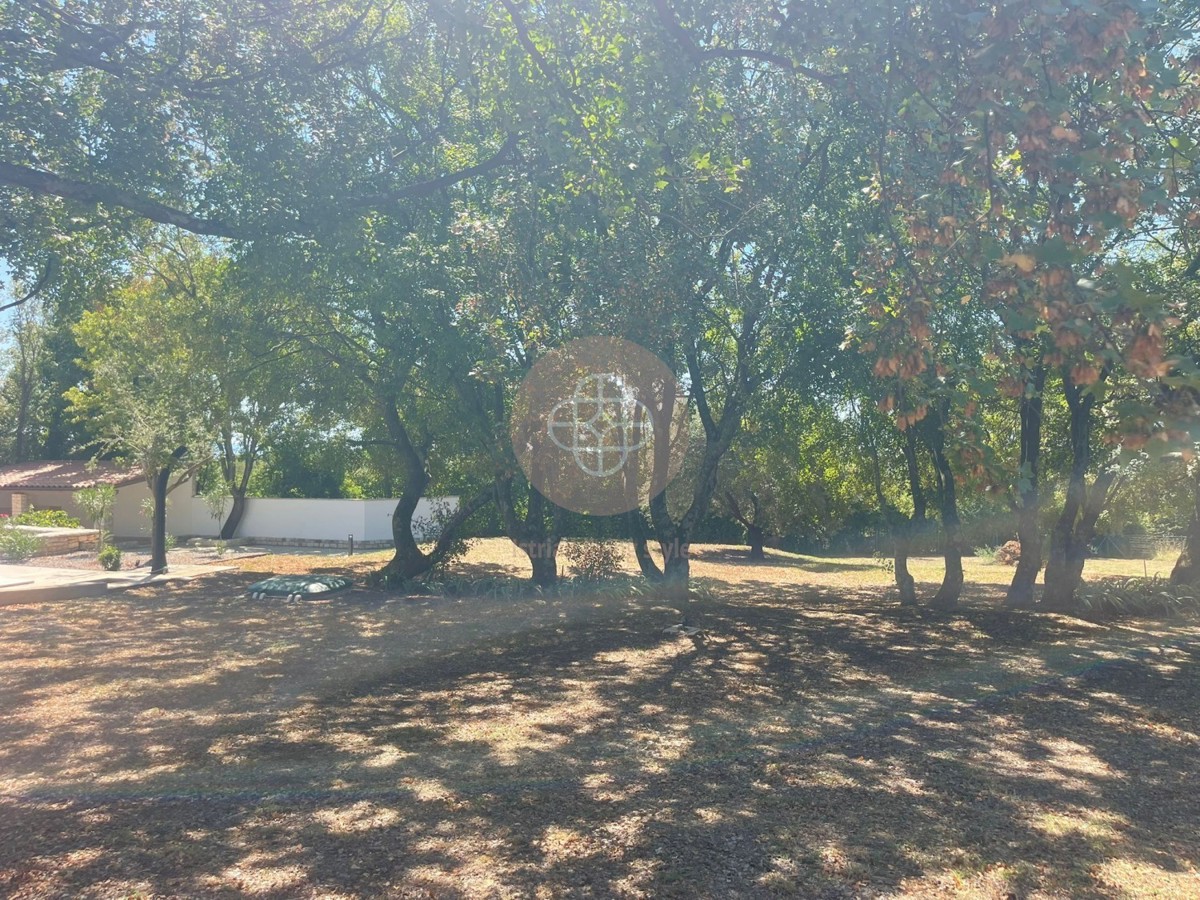 Fantastica proprietà con foresteria e vista lontana Vicino al mare
