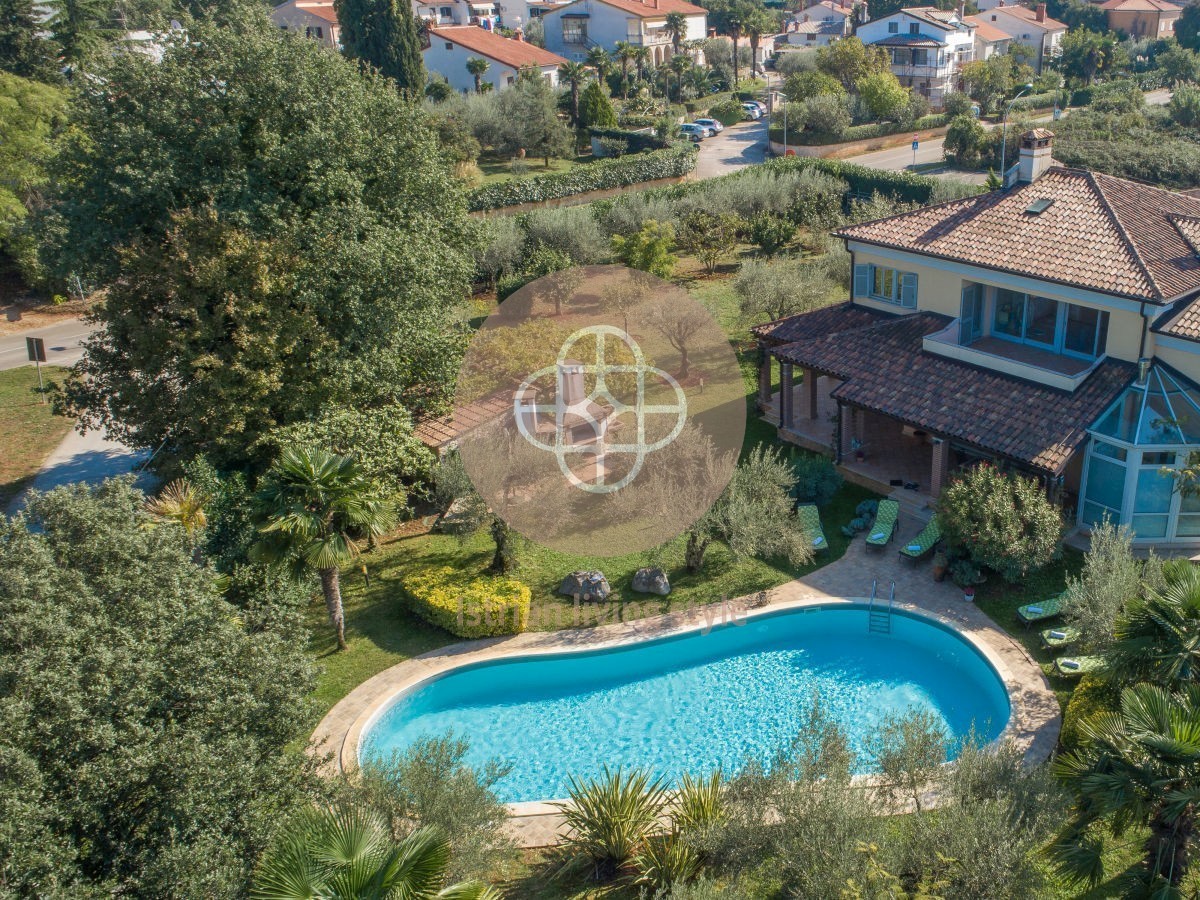 Bella villa con ampio cortile - 900 m dal mare