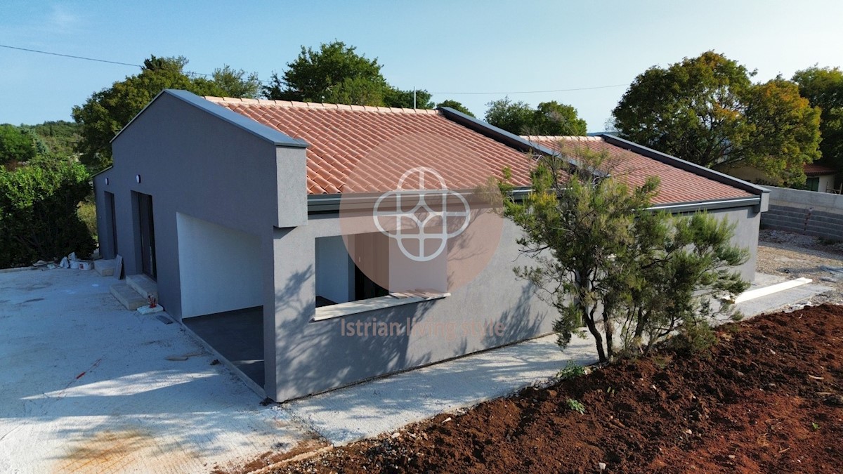 Nuova costruzione con piscina nel villaggio di Rebići vicino a Barban!