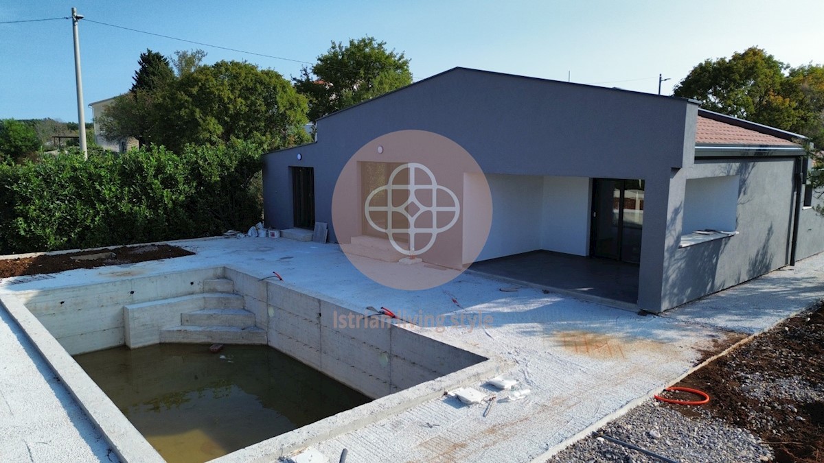 Nuova costruzione con piscina nel villaggio di Rebići vicino a Barban!