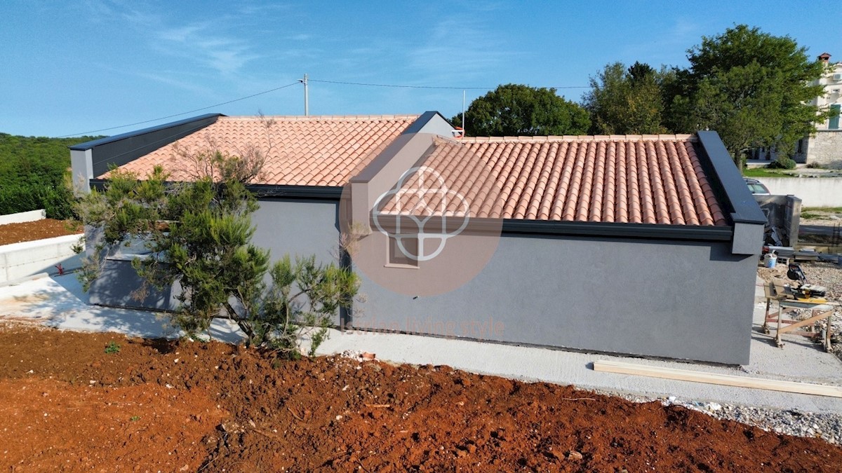 Nuova costruzione con piscina nel villaggio di Rebići vicino a Barban!