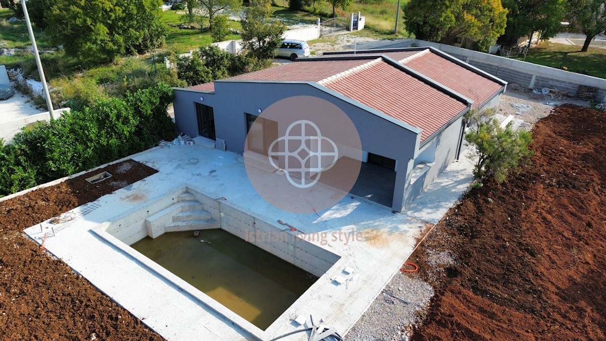 Nuova costruzione con piscina nel villaggio di Rebići vicino a Barban!