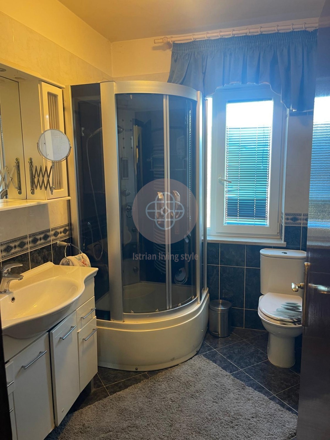 Casa residenziale con 2 unità abitative e ulteriore terreno edificabile in posizione soleggiata