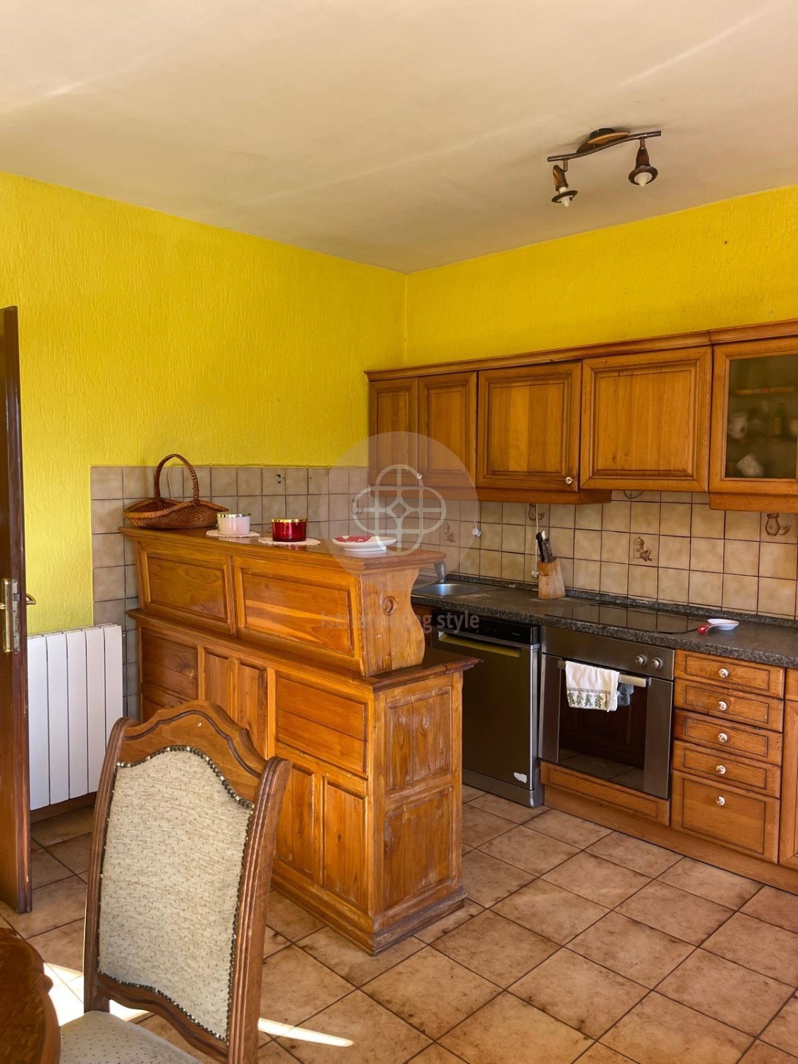 Casa residenziale con 2 unità abitative e ulteriore terreno edificabile in posizione soleggiata