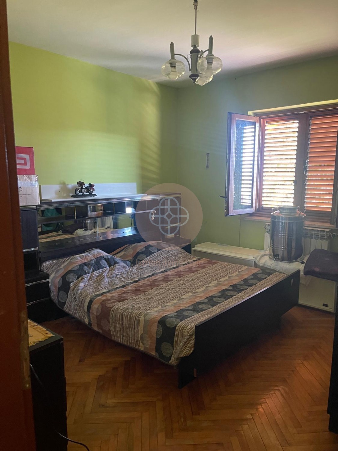 Casa residenziale con 2 unità abitative e ulteriore terreno edificabile in posizione soleggiata