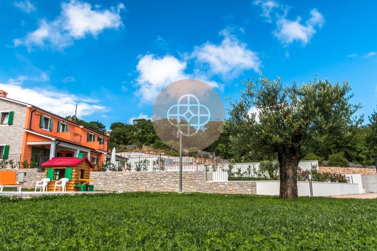2 Casa bifamiliare, due unità distinte con piscina in campagna *FamilySpecial*