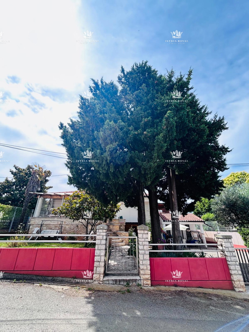 ISTRIA, UMAG-PUNTA: Casa di 193m², Giardino 488m², 150m dal Mare – Ottima Posizione per Vacanze e Investimenti!