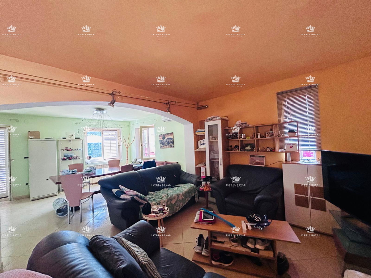 ISTRIA, UMAG-PUNTA: Casa di 193m², Giardino 488m², 150m dal Mare – Ottima Posizione per Vacanze e Investimenti!