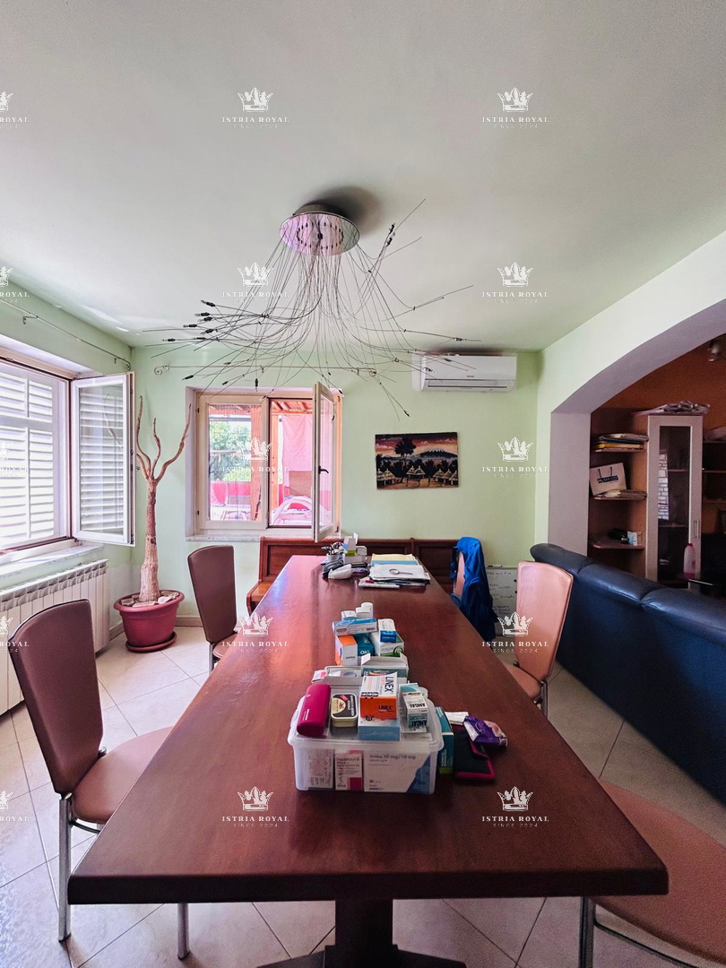 ISTRIA, UMAG-PUNTA: Casa di 193m², Giardino 488m², 150m dal Mare – Ottima Posizione per Vacanze e Investimenti!