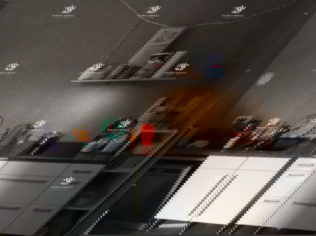 Istra, Stoja, appartamento di 62m2 da ristrutturare