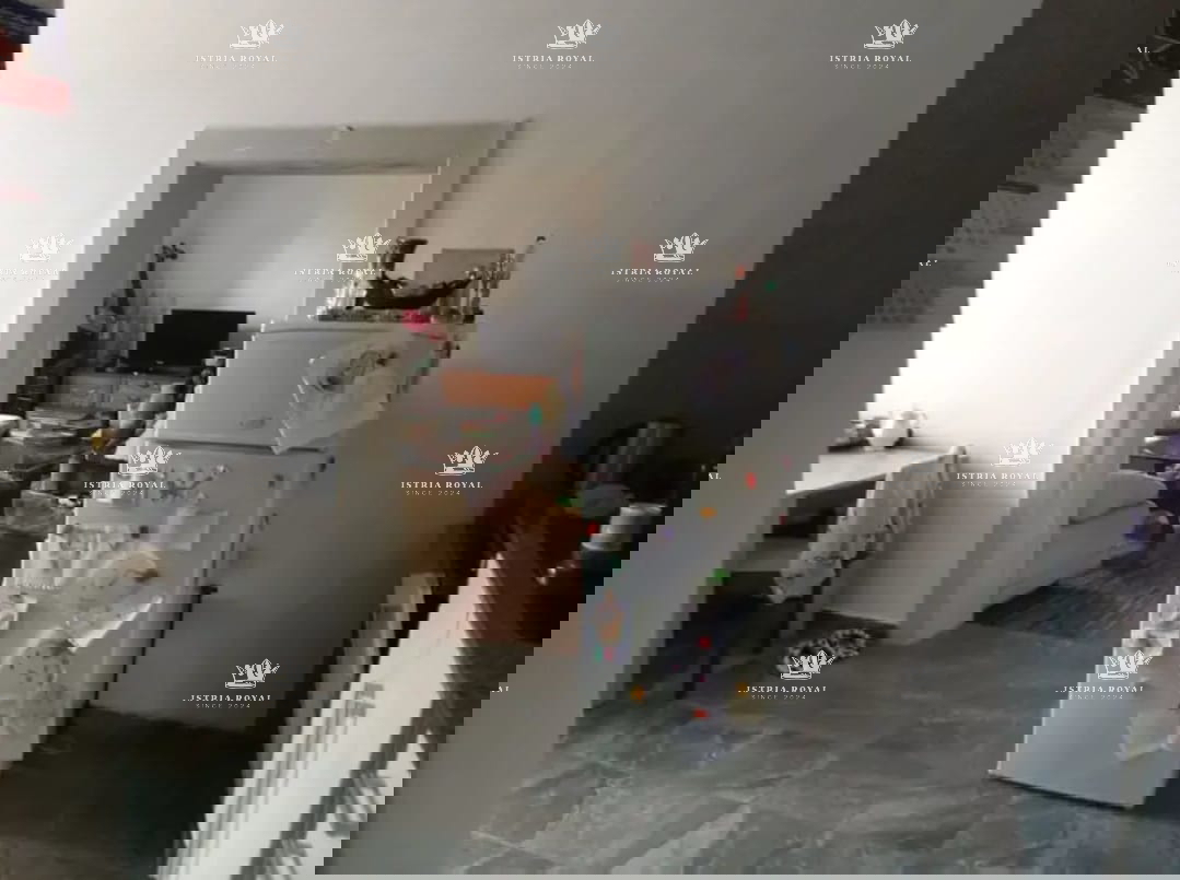 Istra, Stoja, appartamento di 62m2 da ristrutturare