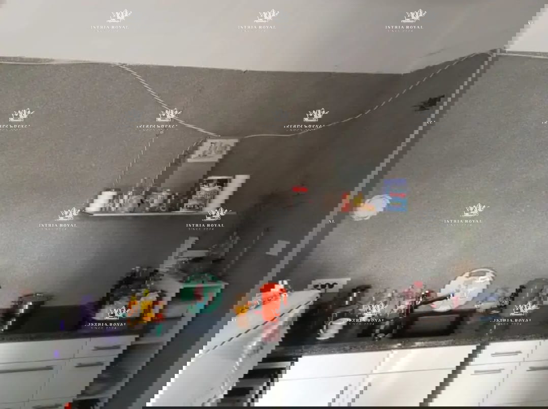 Istra, Stoja, appartamento di 62m2 da ristrutturare