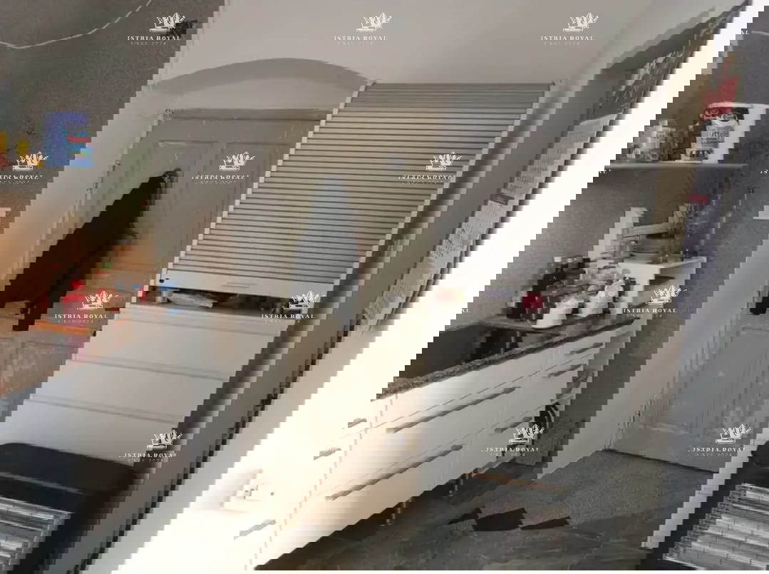 Istra, Stoja, appartamento di 62m2 da ristrutturare