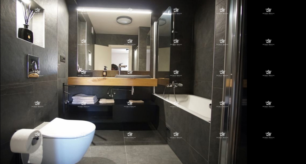 Istria, Rovigno, centro, vendita di un ampio e lussuoso appartamento, 145m2.