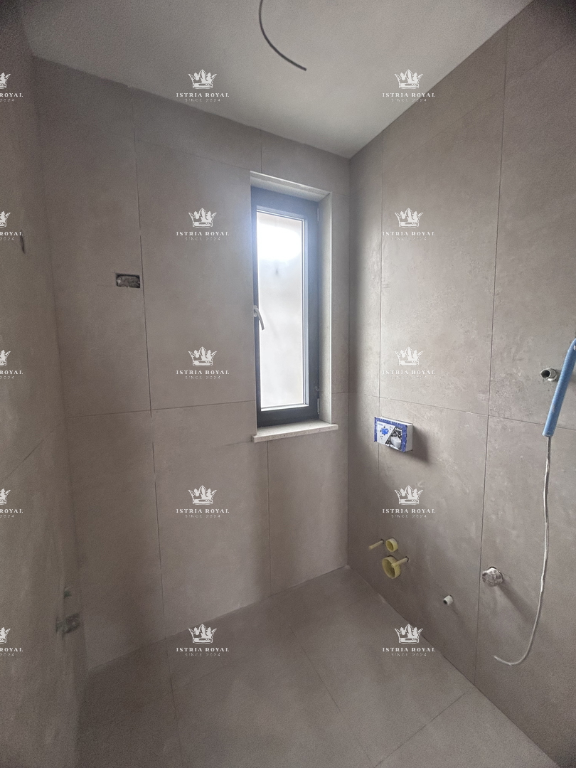 Vendita appartamento 64,77 m² a Umago – 2 camere da letto + soggiorno con angolo cottura, terrazza 10,80 m², posizione tranquilla, Istria.