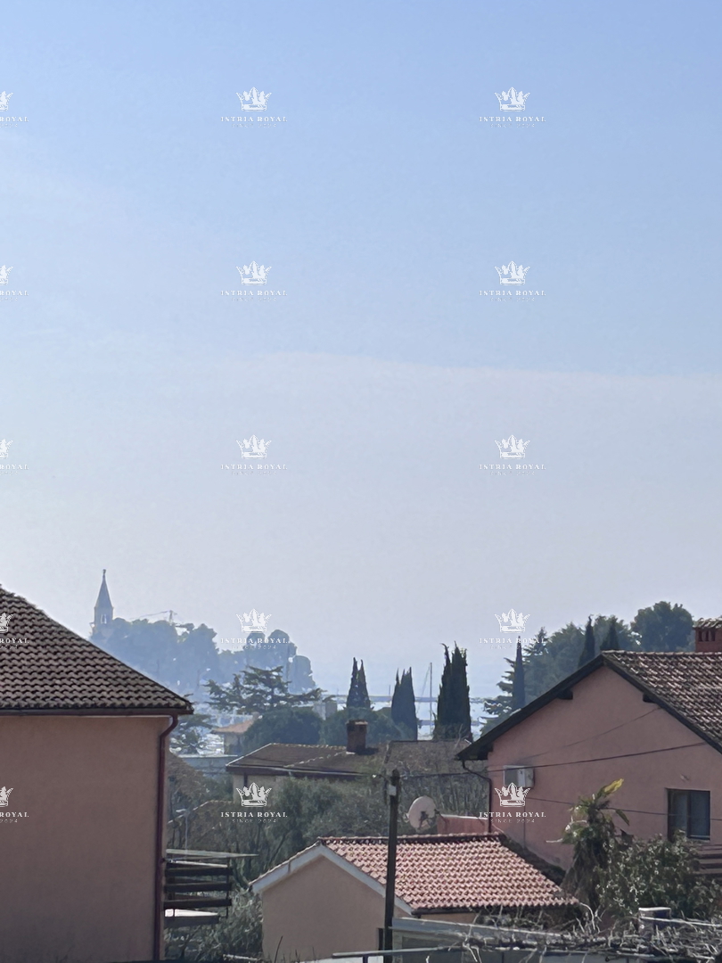 Istria, Novigrad, casa indipendente abitabile con 4 appartamenti, 330 m2, terreno di 600 m2, in vendita