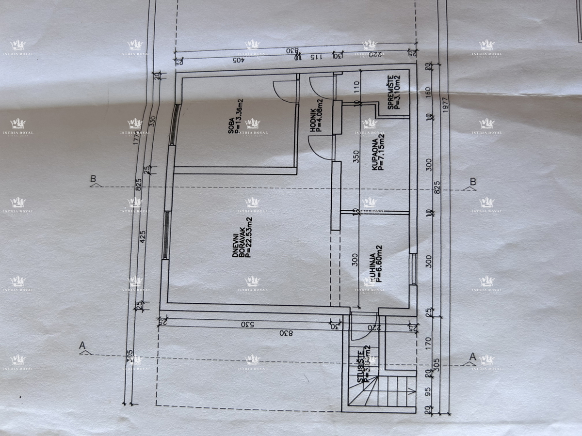 Istria, Kršin vicino a Novigrad, due appartamenti 130 m2, cortile 140 m2, parcheggio