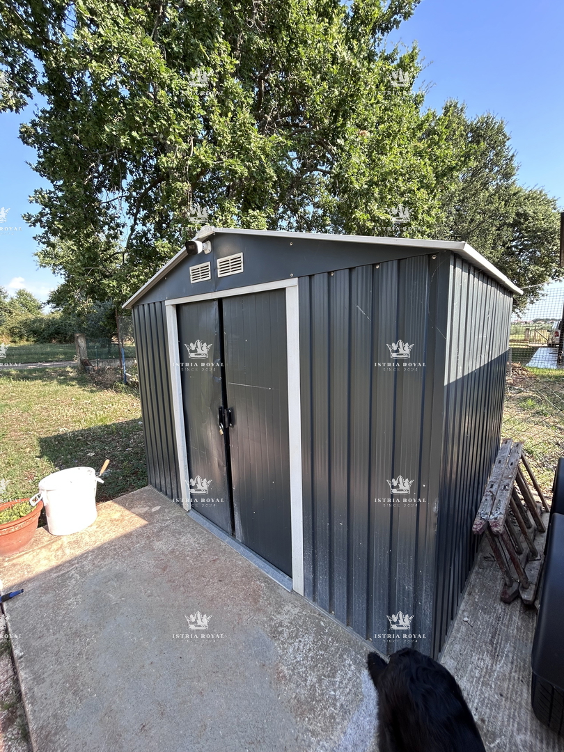 Istria, Kršin vicino a Novigrad, due appartamenti 130 m2, cortile 140 m2, parcheggio