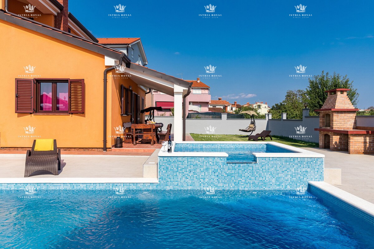 Villa indipendente con piscina in posizione tranquilla – Valdebek, Pola