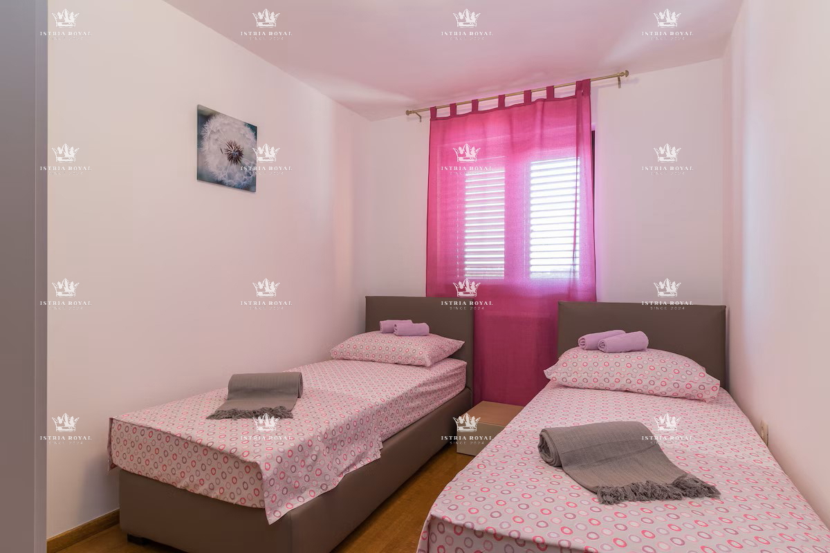 Villa indipendente con piscina in posizione tranquilla – Valdebek, Pola
