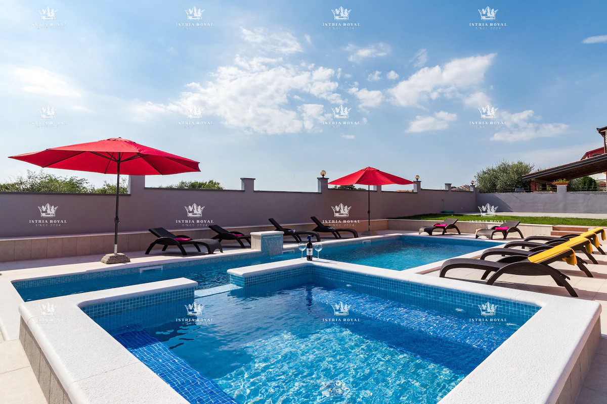 Villa indipendente con piscina in posizione tranquilla – Valdebek, Pola