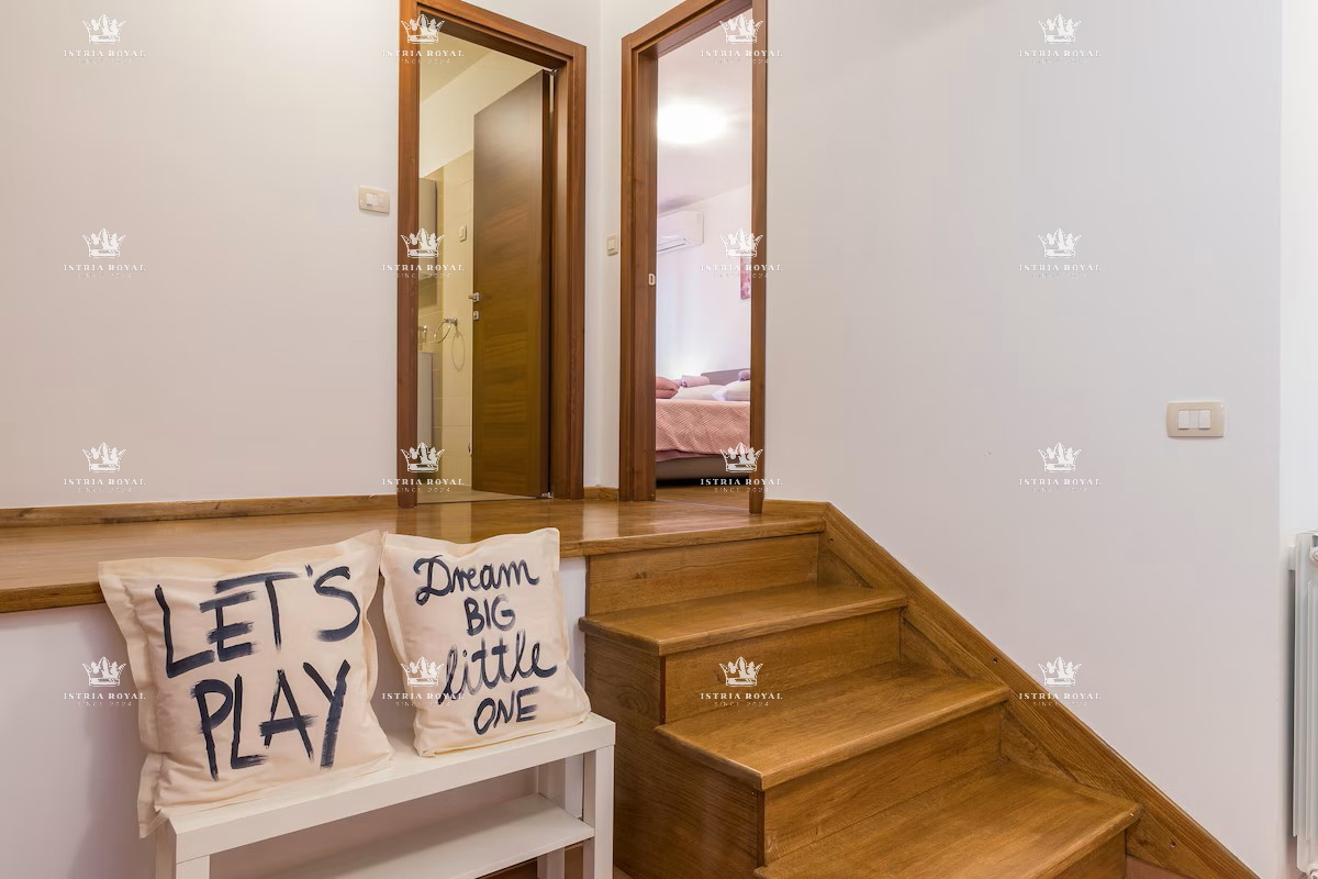 Villa indipendente con piscina in posizione tranquilla – Valdebek, Pola