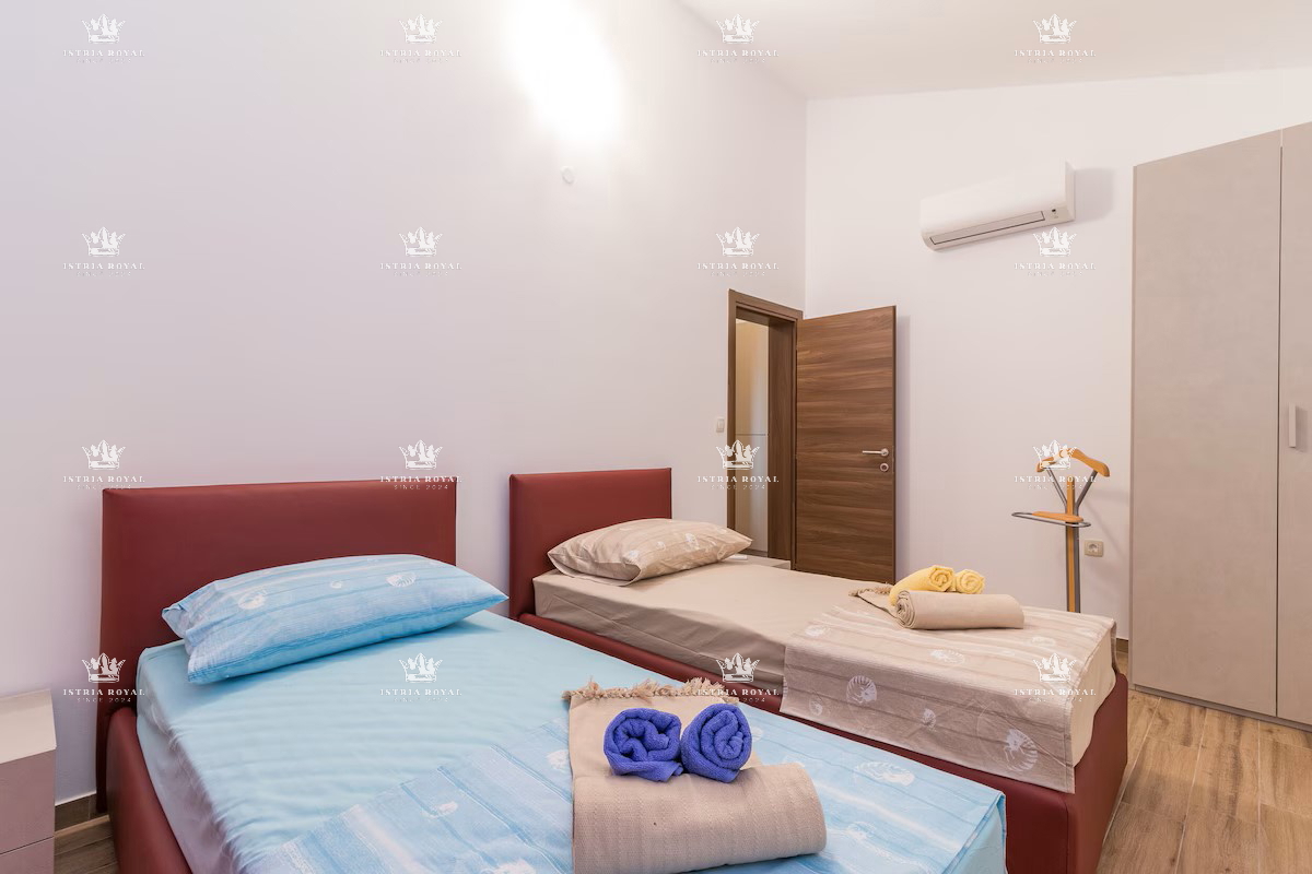 Villa indipendente con piscina in posizione tranquilla – Valdebek, Pola