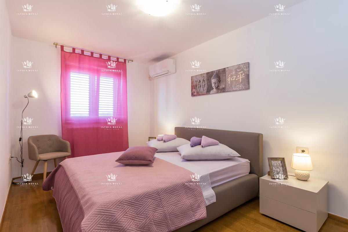 Villa indipendente con piscina in posizione tranquilla – Valdebek, Pola