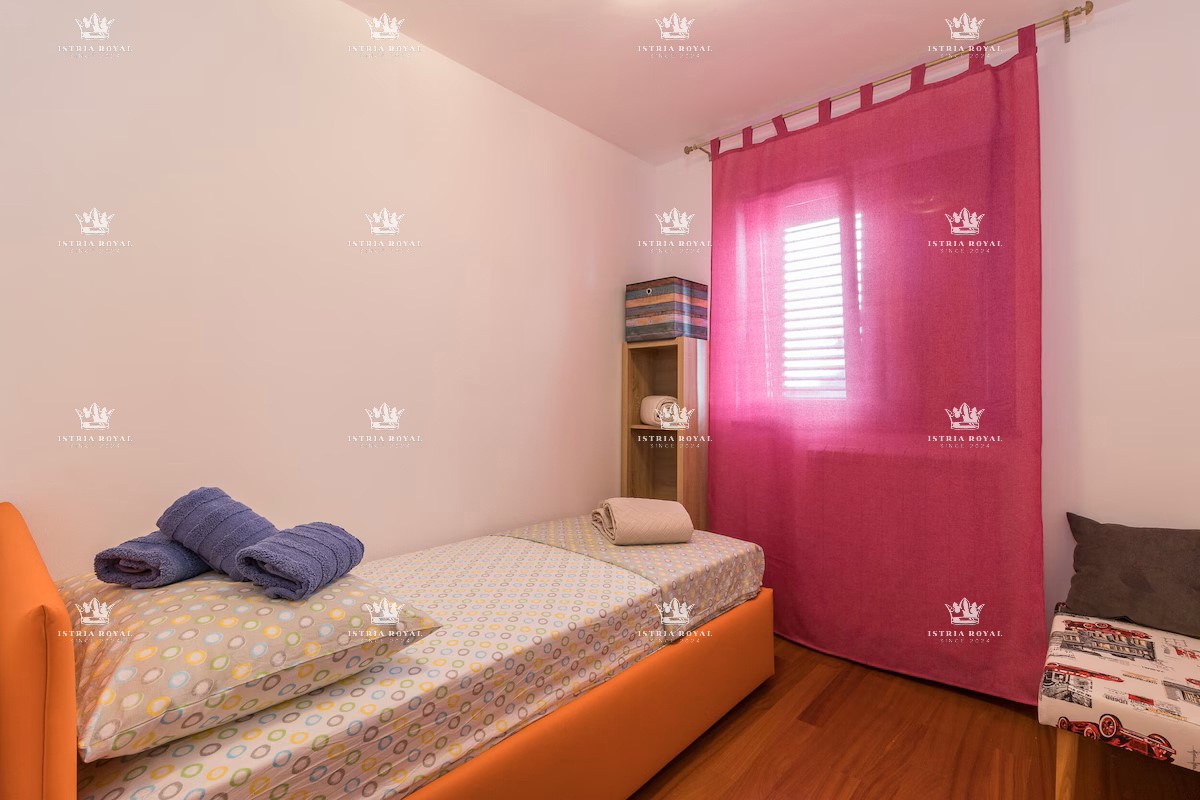 Villa indipendente con piscina in posizione tranquilla – Valdebek, Pola