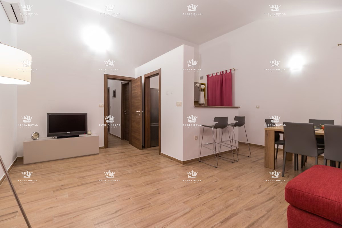 Villa indipendente con piscina in posizione tranquilla – Valdebek, Pola