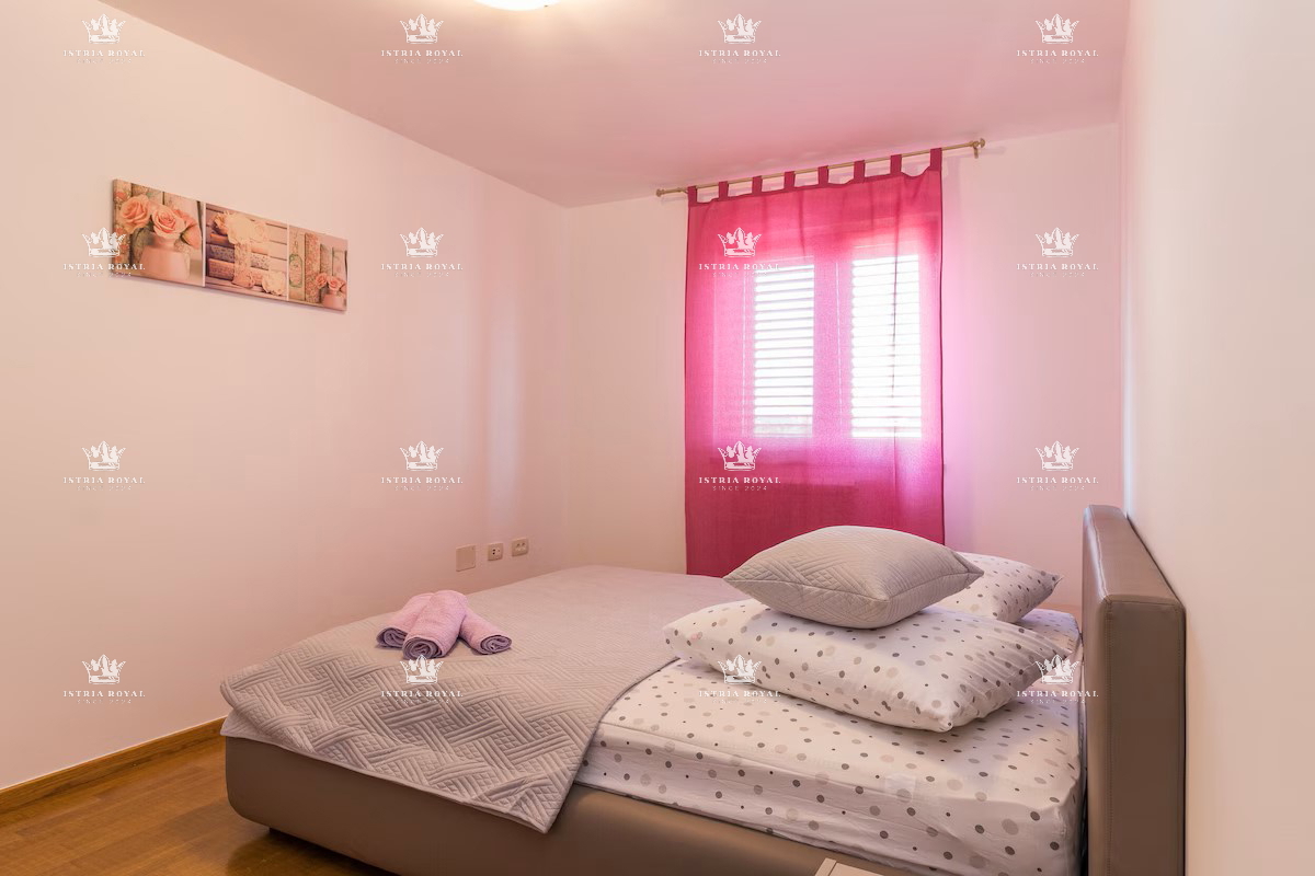 Villa indipendente con piscina in posizione tranquilla – Valdebek, Pola