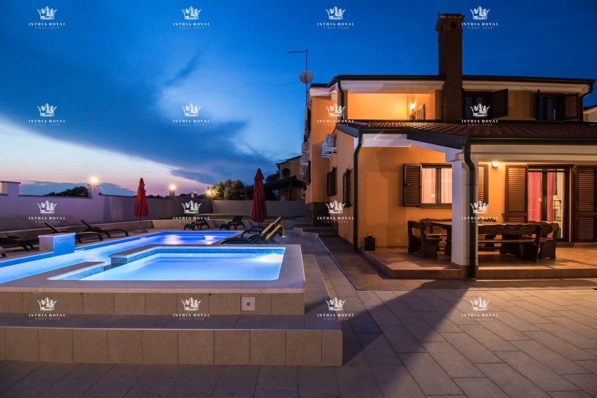 Villa indipendente con piscina in posizione tranquilla – Valdebek, Pola