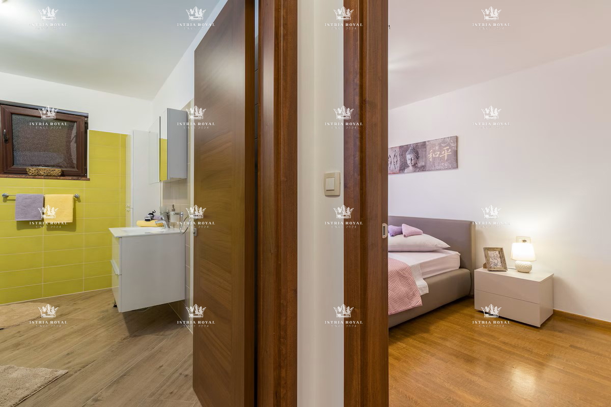 Villa indipendente con piscina in posizione tranquilla – Valdebek, Pola