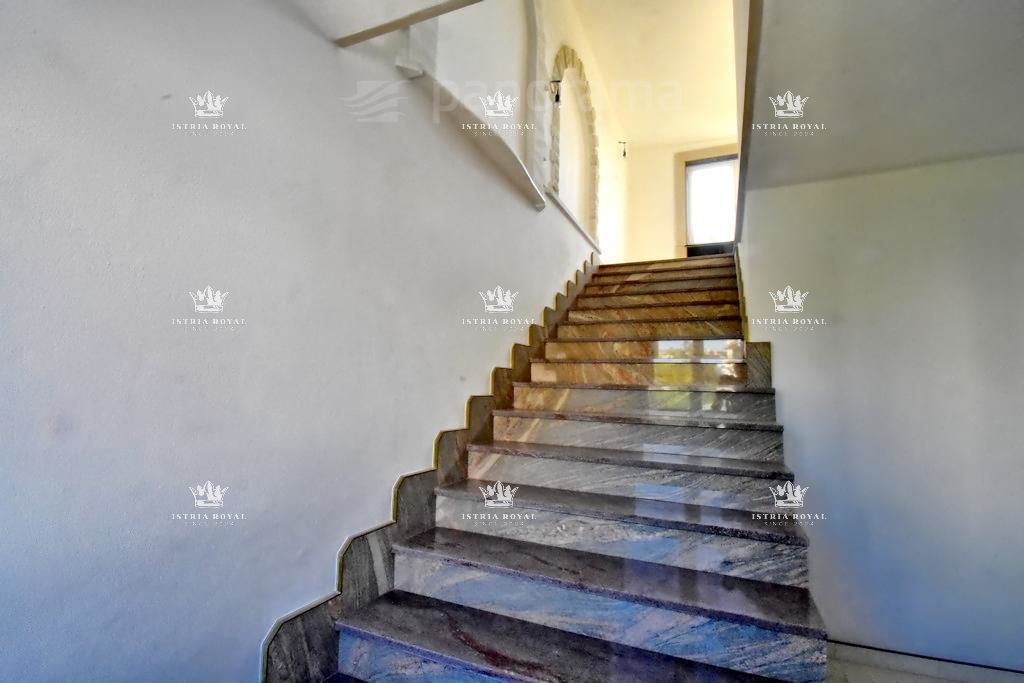 Villa di lusso in vendita a Medulin – 602 m², vista mare, prima fila sul mare, Istria.